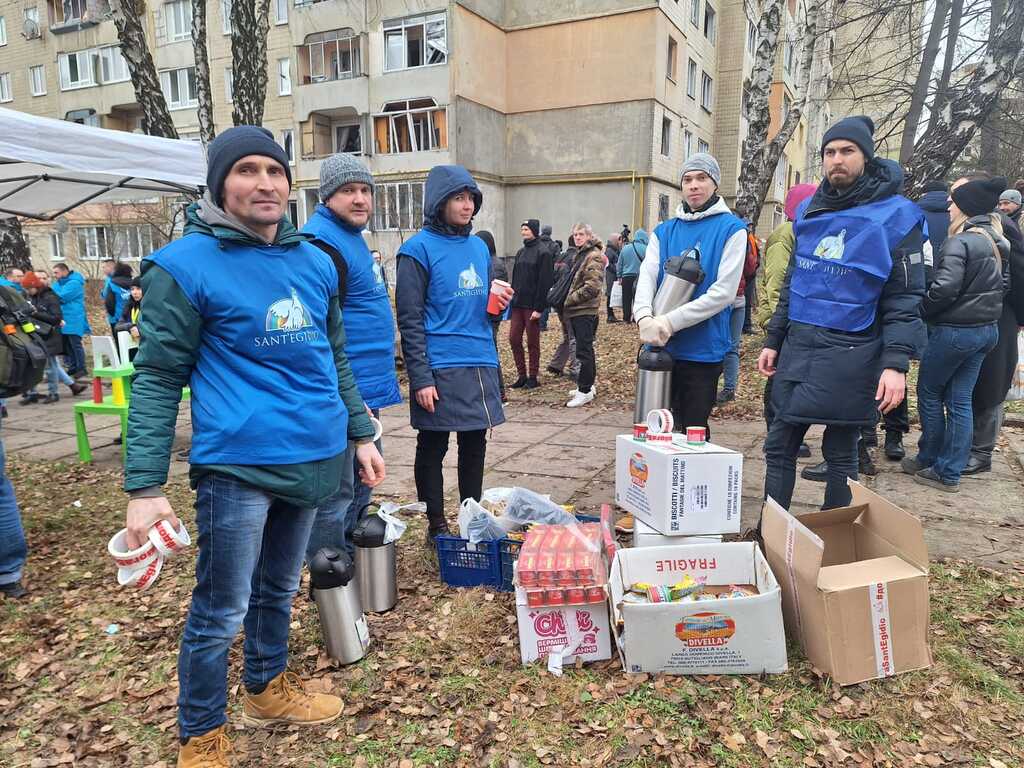 29 grudnia potężny atak bombowy uderzył w wiele miast Ukrainy, w tym Lwów. Wspólnota Sant'Egidio natychmiast pospieszyła z pomocą i wsparciem dla ofiar